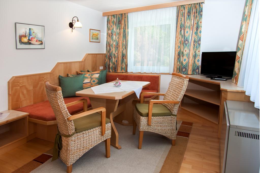 Hotel Gastehaus Frischhut Nassereith Esterno foto
